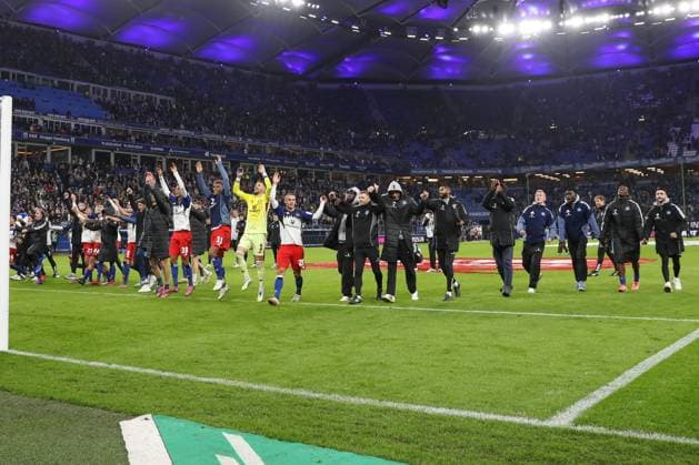 05.10.2025, xtgx, Fussball - 1.Bundesliga, Hamburger SV - FSV Mainz 05 emspor, v.l. Hamburg Jubel ueber den Sieg, Jubel nach Spielende (DFL DFB REGULATIONS PROHIBIT ANY USE OF PHOTOGRAPHS as IMAGE SEQUENCES and or QUASI-VIDEO) Hamburg