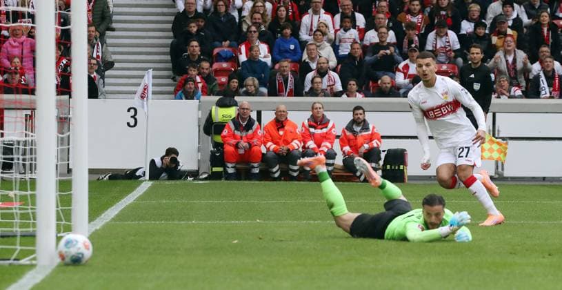 05.10.25 VfB Stuttgart - 1. FC Heidenheim Deutschland, Stuttgart, 05.10.2025, Fussball, Bundesliga, VfB Stuttgart - 1. FC Heidenheim: v.l. Diant Ramaj (1. FC Heidenheim), Badredine Bouanani (VfB Stuttgart).