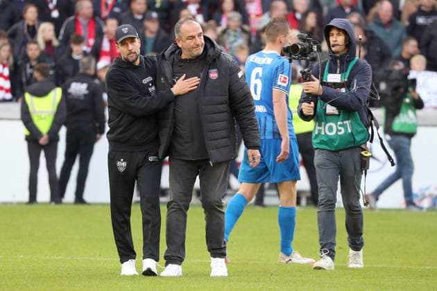 05.10.25 VfB Stuttgart - 1. FC Heidenheim Deutschland, Stuttgart, 05.10.2025, Fussball, Bundesliga, VfB Stuttgart - 1. FC Heidenheim: v.l. Sebastian Hoeneß (Trainer VfB Stuttgart), Frank Schmidt (Trainer 1. FC Heidenheim).