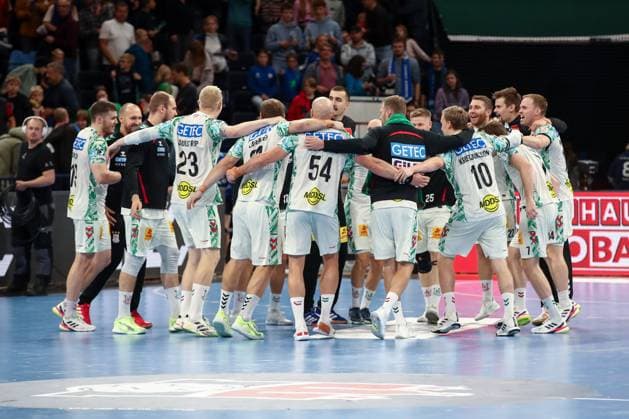 05.10.2025, xtgx, Handball Verein - SC Magdeburg v.l. Magdeburg Jubel ueber den Sieg, Jubel nach Spielende Hamburg