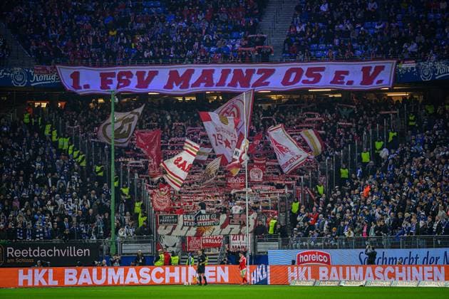 Fußball I Herren I Saison 2025-2026 I Bundesliga I 6. Spieltag I Hamburger SV - 1. FSV Mainz 05 I 05.10.2025 Fans vom 1. FSV Mainz 05 Hamburg Volksparkstadion Hamburg Deutschland Copyright: xLobecax xHenningxRohlfsx