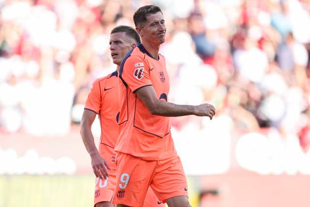 ESP: Sevilla FC - FC Barcelona, Barca La Liga EA Sports. Date 8 Robert Lewandowski of FC Barcelona during the La Liga EA Sports match between Sevilla FC and FC Barcelona played at Ramon Sanchez Pizjuan Stadium on October 5, 2025 in Sevilla, Spain. kpng Copyright: xAntonioxPozox xPRESSINx AP_251005_SEV_BAR_2525_2071
