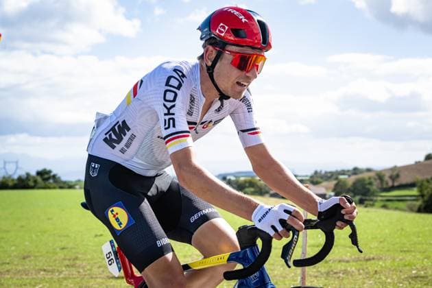 Lennard KÄMNA: UEC Road cycling, Rad, Radsport, Strasse European Championships - Ardeche 2025 Lennard KÄMNA ( GER ) Germany Querformat - quer - horizontal - Landscape - Event Veranstaltung: UEC Road Cycling European Championships 2025 Ardeche - Category Kategorie: Cycling - Road Cycling European Championships - Road Race Elite Men - Location Ort: Europe France - Valence - Discipline: Road Race ( RR ) - Distance: 202,5 km - Date Datum: 05.10.2025 Sunday Day 5 -