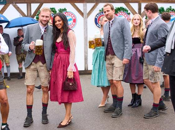 Konrad Laimer of FC Bayern München with wife Ines-Sarah, Harry Kane of FC Bayern München wife Kate, Jonas Urbig goalkeeper FCB 40 with girlfriend Katharina at the visit of the beer festival Oktoberfest of the football team FC BAYERN MÜNCHEN 1.German Football League on October 5, 2025 in Munich, Germany. Season 2025 2026, 1.Bundesliga, IMPORTANT: PUBLICATION ONLY IN GERMANY