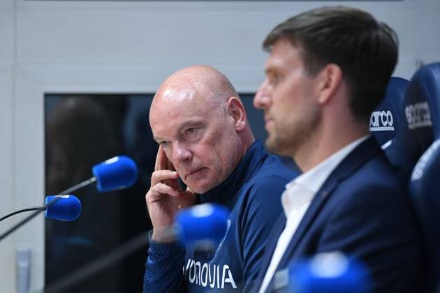Fußball 2. Bundesliga Vorstellung Uwe Rösler als neuer Cheftrainer beim VfL Bochum am 06.10.2025 im Vonovia Ruhrstadion in Bochum Andreas Luthe ( Vorstandsvorsitzender Bochum ), vorne - Uwe Rösler ( Trainer Cheftrainer Bochum )