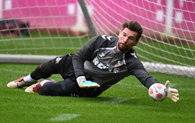 01.10.2025, xophax, Fussball , Fussball-Bundesliga 1.FC Köln Saison 2025 2026 Training Ron Robert Zieler ( 1.FC Köln ) (DFL DFB REGULATIONS PROHIBIT ANY USE OF PHOTOGRAPHS as IMAGE SEQUENCES and or QUASI-VIDEO) Koeln