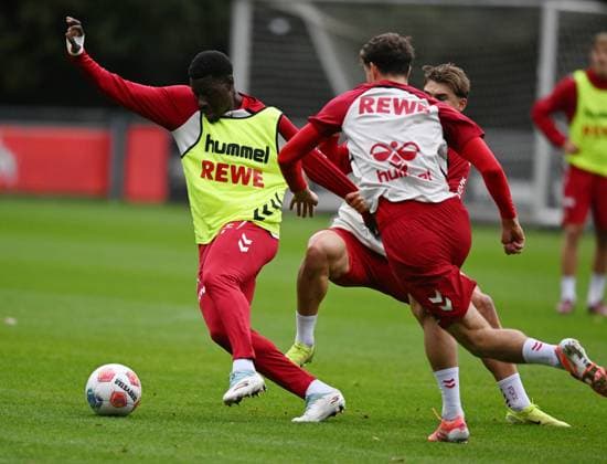 01.10.2025, xophax, Fussball , Fussball-Bundesliga 1.FC Köln Saison 2025 2026 Training Ragnar Ache , links gegen Eric Martel und Joel Schmied ( alle 1.FC Köln ) (DFL DFB REGULATIONS PROHIBIT ANY USE OF PHOTOGRAPHS as IMAGE SEQUENCES and or QUASI-VIDEO) Koeln