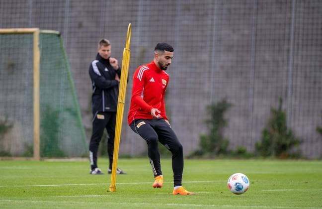 Fußball, Herren, Saison 2025 2026, 1. Bundesliga, 1. FC Union Berlin, Training, Daniel Schulz (Trainer U21, U 21 Perspektivteam 1. FC Union Berlin), Livan Burcu (1. FC Union Berlin), 06.10. 2025, Copyright: xMatthiasxKochx