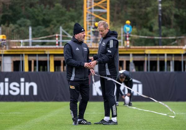 Fußball, Herren, Saison 2025 2026, 1. Bundesliga, 1. FC Union Berlin, Training, v. l. Trainer Steffen Baumgart (1. FC Union Berlin), Co-Trainer Kevin McKenna (1. FC Union), 06.10. 2025, Copyright: xMatthiasxKochx