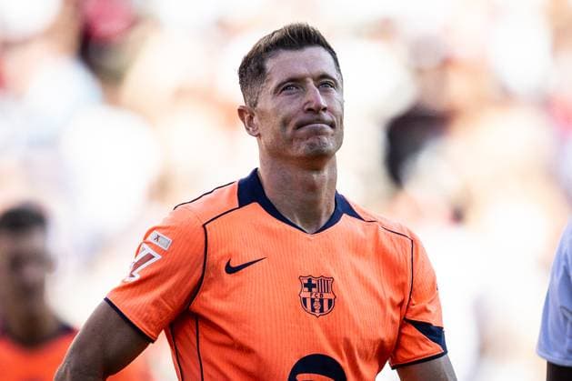 October 5, 2025, Sevilla, Spain, Spain: Robert LEWANDOWSKI of Barcelona during the LaLiga match between Sevilla FC and FC Barcelona, Barca at Ramon Sanchez-Pizjuan Stadium on October 05, 2025 in Sevilla, Spain. Rafael Roman Sevilla Spain - ZUMAm308 20251005_zsp_m308_041 Copyright: xMatthieuxMirvillex