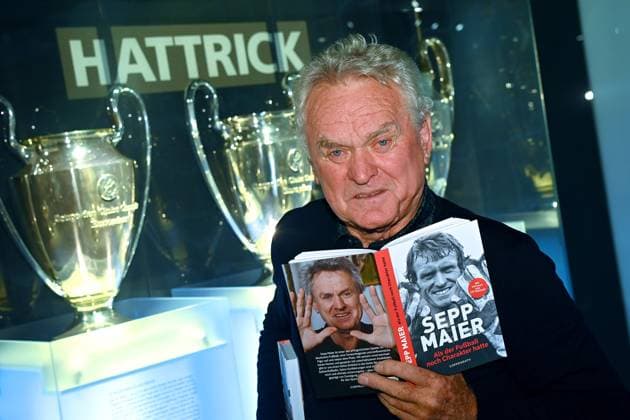Sepp MAIER und sein neues Buch: ALS DER FUSSBALL NOCH CHARAKTER HATTE Sepp Maier. Einer, der viel erlebt und daher eine Menge zu erzaehlen hat. Seine lange Reise mit dem Fussball beschreibt er in seinem Buch,das am 8. Oktober im Coppenrath Verlag erscheint.Geplant ist auch noch eine TV Doku, die auf das Buch basiert. Â