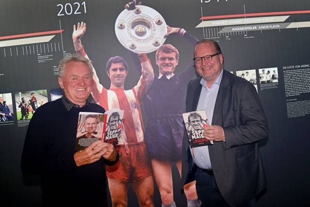 Sepp MAIER und sein neues Buch: ALS DER FUSSBALL NOCH CHARAKTER HATTE Sepp Maier. Einer, der viel erlebt und daher eine Menge zu erzaehlen hat. Seine lange Reise mit dem Fussball beschreibt er in seinem Buch,das am 8. Oktober im Coppenrath Verlag erscheint. Geplant ist auch noch eine TV Doku, die auf das Buch basiert. Re Ralf SESSELBERG (Geschaeftsfuehrer McKEON Germany)