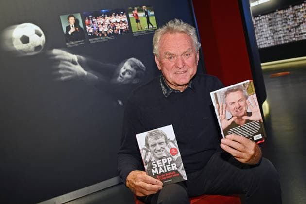 Sepp MAIER und sein neues Buch: ALS DER FUSSBALL NOCH CHARAKTER HATTE Sepp Maier. Einer, der viel erlebt und daher eine Menge zu erzaehlen hat. Seine lange Reise mit dem Fussball beschreibt er in seinem Buch,das am 8. Oktober im Coppenrath Verlag erscheint.Geplant ist auch noch eine TV Doku, die auf das Buch basiert.