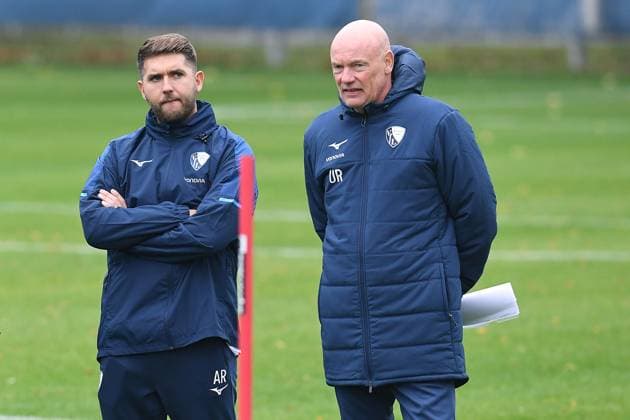 Fußball 1. Bundesliga Training VfL Bochum am 06.10.2025 auf dem Trainingsgelände am Vonovia Ruhrstadion in Bochum Alessandro Riedle ( Co-Trainer Bochum ), links - Uwe Rösler ( Trainer Cheftrainer Bochum ), rechts