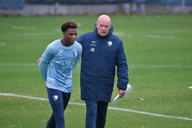 Trainer Uwe Rösler (VfL Bochum) mit Farid Alfa-Ruprecht (VfL Bochum) 06.10.2025, Fussball 2. Bundesliga, Saison 2025 2026, Training VfL Bochum Bochum Nordrhein Westfalen Deutschland
