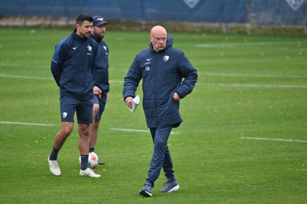 Trainer Uwe Rösler (VfL Bochum), links Co Trainer Marc-Andre Kruska (VfL Bochum), Co Trainer Anthony Losilla (VfL Bochum), li. 06.10.2025, Fussball 2. Bundesliga, Saison 2025 2026, Training VfL Bochum Bochum Nordrhein Westfalen Deutschland