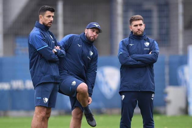Fußball 1. Bundesliga Training VfL Bochum am 06.10.2025 auf dem Trainingsgelände am Vonovia Ruhrstadion in Bochum Anthony Losilla ( Co-Trainer Bochum ), links - Marc Andre Kruska ( Co-Trainer Bochum ), mitte - bo00+, rechts