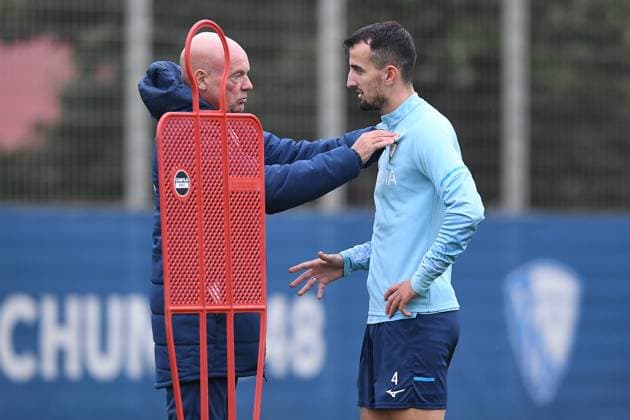 Fußball 1. Bundesliga Training VfL Bochum am 06.10.2025 auf dem Trainingsgelände am Vonovia Ruhrstadion in Bochum Uwe Rösler ( Trainer Cheftrainer Bochum ), links - Erhan Masovic ( Bochum ), rechts