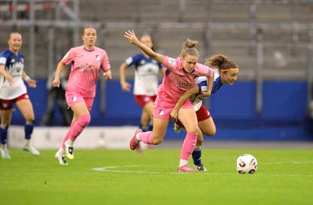 Foto : Valesca Ampoorter (Hoffenheim) gegen Melanie BRUNNTHALER (HSV) Fussball Damen Bundesliga am Mo. 06.10.2025 Hamburger SV - TSG Hoffenheim