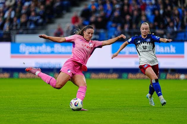 Torschuss Torchance Melissa Koessler (TSG 1899 Hoffenheim, 25) GER, Hamburger SV vs. TSG 1899 Hoffenheim, Frauen, Fussball, 1. Bundesliga, Spieltag 5, Saison 2025 2026, 06.10.2025 GER, Hamburger SV vs. TSG 1899 Hoffenheim, Frauen, Fussball, 1. Bundesliga, Spieltag 5, Saison 2025 2026, 06.10.2025 Hamburg Copyright: xEibner-Pressefoto MarcelxvonxFehrnx EP_MFN