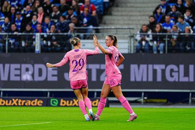 Torjubel Selina Cerci (TSG 1899 Hoffenheim, 29) und Melissa Koessler (TSG 1899 Hoffenheim, 25) nach Tor zum 0:1 Melissa Koessler (TSG 1899 Hoffenheim, 25) GER, Hamburger SV vs. TSG 1899 Hoffenheim, Frauen, Fussball, 1. Bundesliga, Spieltag 5, Saison 2025 2026, 06.10.2025 GER, Hamburger SV vs. TSG 1899 Hoffenheim, Frauen, Fussball, 1. Bundesliga, Spieltag 5, Saison 2025 2026, 06.10.2025 Hamburg Copyright: xEibner-Pressefoto MarcelxvonxFehrnx EP_MFN