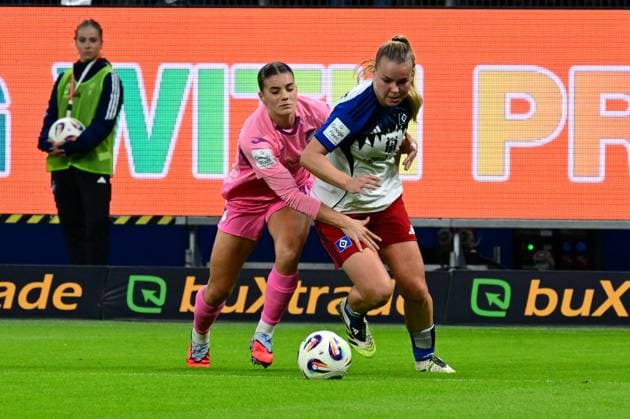 Fussball I Frauen I 1. Bundesliga l Hamburger SV Frauen - TSG Hoffenheim Frauen I 05. Spieltag I Saison 2025-2026 I 06.10.2025 I v.l. Cerci Selina (TSG Hoffenheim Frauen) , Stoldt Svea (HSV Frauen) , Sportplatz : Volksparkstadion, Stellingen Hamburg Deutschland