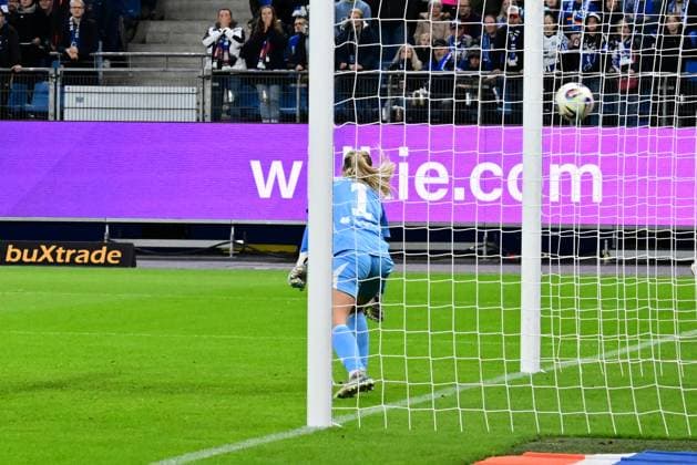 Fussball I Frauen I 1. Bundesliga l Hamburger SV Frauen - TSG Hoffenheim Frauen I 05. Spieltag I Saison 2025-2026 I 06.10.2025 I Schuldt Inga (HSV Frauen) ohne Chance beim 2:0 , Sportplatz : Volksparkstadion, Stellingen Hamburg Deutschland