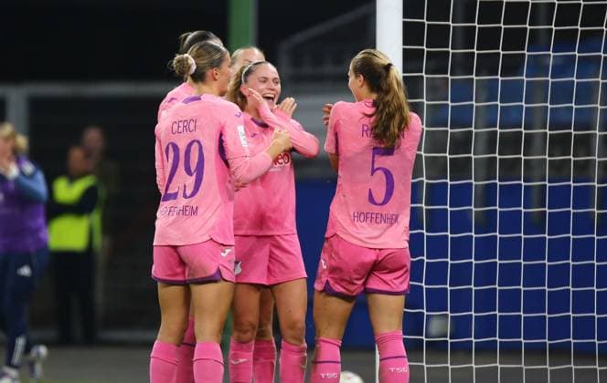 06.10.2025, xcex, GER, Hamburg, Volksparkstadion,Frauenfussball, 1. Bundesliga, DIE LIGA, Google Pixel Frauen-Bundesliga Saison 2025 2026, Spieltag 5, HSV, TSG, Hamburger SV Frauen - TSG Hoffenheim Frauen, Torjubel, TSG Hoffenheim, Jubel, Freude, Emotionen, Goal celebration, Jamilla Rankin (TSG) bejubelt den Treffer DFL regulations prohibit any use of photographs as image sequences and or quasi-video