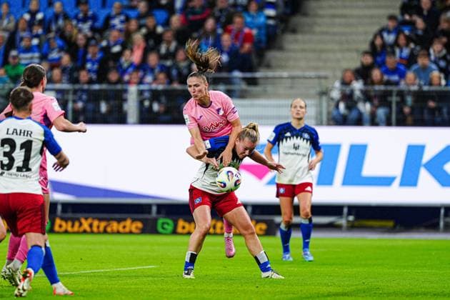 Melissa Koessler (TSG 1899 Hoffenheim, 25), Svea Stoldt (Hamburger SV, 08) GER, Hamburger SV vs. TSG 1899 Hoffenheim, Frauen, Fussball, 1. Bundesliga, Spieltag 5, Saison 2025 2026, 06.10.2025 GER, Hamburger SV vs. TSG 1899 Hoffenheim, Frauen, Fussball, 1. Bundesliga, Spieltag 5, Saison 2025 2026, 06.10.2025 Hamburg Copyright: xEibner-Pressefoto MarcelxvonxFehrnx EP_MFN