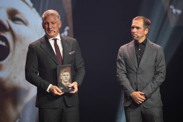 Dortmund am 6.Oktober 2025 HALL OF FAME-Preisverleihung 2025 im Deutschen Fußballmuseum v.,l., Bastian Schweinsteiger und Laudator Philipp Lahm Copyright: JoaquimxFerreira