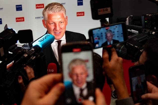 Dortmund am 6.Oktober 2025 HALL OF FAME-Preisverleihung 2025 im Deutschen Fußballmuseum v.,l., sehr gefragt Mann, Bastian Schweinsteiger im interview Copyright: JoaquimxFerreira