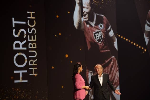 Dortmund am 6.Oktober 2025 HALL OF FAME-Preisverleihung 2025 im Deutschen Fußballmuseum v.,l., Moderatorin Esther Sedlaczek, Horst Hrubesch Copyright: JoaquimxFerreira