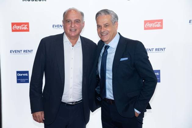 v.l. Hansi MUELLER, Müller, ehem. Fussballspieler, Manuel NEUKIRCHNER, Leiter des Deutschen Fussball-Museums, Roter Teppich, Red Carpet Show, Ankunft, arrival, HALL OF FAME-Preisverleihung 2025 am 06.10.2025 im Deutschen Fussball-Museum in Dortmund Deutschland. Â