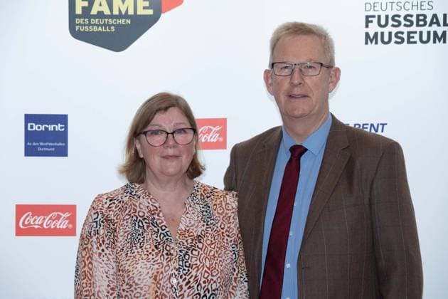 Mark TRAUTMANN, Sohn von Bert Trautmann, mit Ehefrau Roter Teppich, Red Carpet Show, Ankunft, arrival, HALL OF FAME-Preisverleihung 2025 am 06.10.2025 im Deutschen Fussball-Museum in Dortmund Deutschland. Â