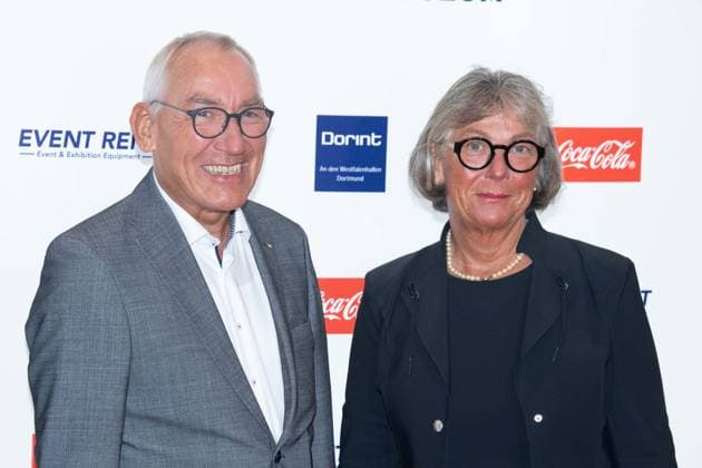 Heinrich BOECKELUEHR, Böckelühr, Regierungspraesident Arnsberg, mit Ehefrau Christiane, Roter Teppich, Red Carpet Show, Ankunft, arrival, HALL OF FAME-Preisverleihung 2025 am 06.10.2025 im Deutschen Fussball-Museum in Dortmund Deutschland. Â