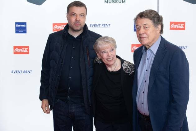Otto REHHAGEL mit Ehefrau Beate und Sohn Jens, Roter Teppich, Red Carpet Show, Ankunft, arrival, HALL OF FAME-Preisverleihung 2025 am 06.10.2025 im Deutschen Fussball-Museum in Dortmund Deutschland. Â