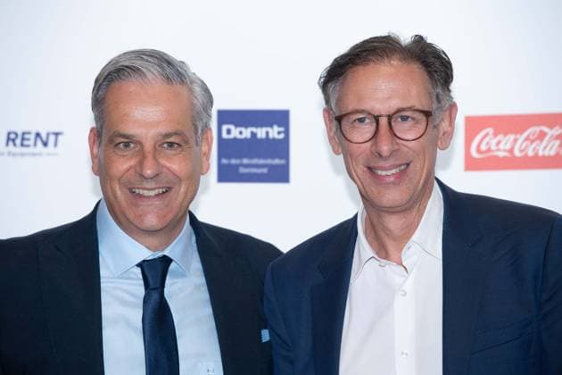 v.l. Manuel NEUKIRCHNER, Leiter des Deutschen Fussball-Museums, Steffen SIMON, Moderator, Roter Teppich, Red Carpet Show, Ankunft, arrival, HALL OF FAME-Preisverleihung 2025 am 06.10.2025 im Deutschen Fussball-Museum in Dortmund Deutschland. Â