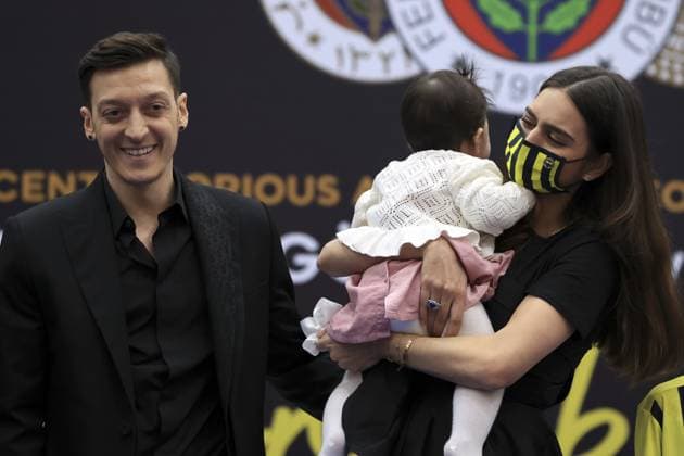 Fenerbahce welcome superstar Mesut Ozil ISTANBUL, TURKEY - JANUARY 27: New transfer of Fenerbahce, Mesut Ozil attends the signing ceremony with his wife Amine Gulse and his daughter after he was transferred from Arsenal at Faruk Ilgaz Facilities in Istanbul, Turkey on January 27, 2021. Istanbul Turkey. Editorial use only. Please get in touch for any other usage.  Copyright: x2025xAnadoluxSerhatxÃ‡aÄüdaÅüx