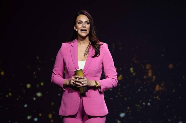 Moderatorin Esther SEDLACZEK HALL OF FAME-Preisverleihung 2025 am 06.10.2025 im Deutschen Fussball-Museum in Dortmund Deutschland. Â