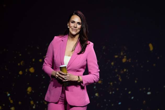 Moderatorin Esther SEDLACZEK HALL OF FAME-Preisverleihung 2025 am 06.10.2025 im Deutschen Fussball-Museum in Dortmund Deutschland. Â