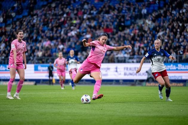Melissa Koessler (TSG Hoffenheim, 25) am Ball, GER, Hamburger SV vs TSG 1899 Hoffenheim, Fussball Google Pixel Frauen Bundesliga, 5. Spieltag, Saison 2025 2026, 06.10.2025 DFB regulations prohibit any use of photographs as image sequences and or quasi-video GER, Hamburger SV vs TSG 1899 Hoffenheim, Fussball Google Pixel Frauen Bundesliga, 5. Spieltag, Saison 2025 2026, 06.10.2025 Hamburg Copyright: xEibner-Pressefoto Memmlerx EP_MMR