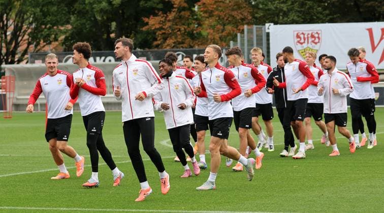 BAU 07.10..2025 Stuttgart Fußball VfB Stuttgart Training, v.l. Finn Jeltsch, Noah Darvich, Pascal Stenzel, Yannick Keitel