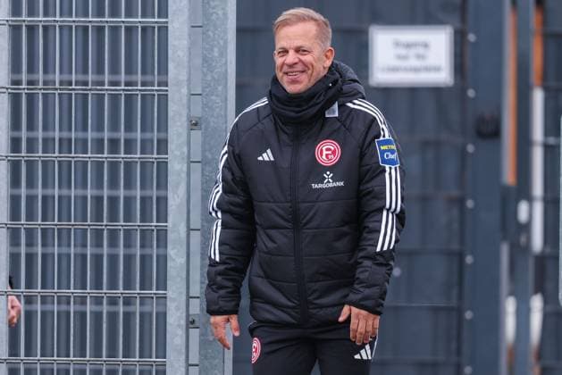Fußball 2. Bundesliga Training Fortuna Düsseldorf am 07.10.2025 auf dem Trainingsgelände an der Merkur Spiel-Arena in Düsseldorf Markus Anfang ( Trainer Cheftrainer Düsseldorf )