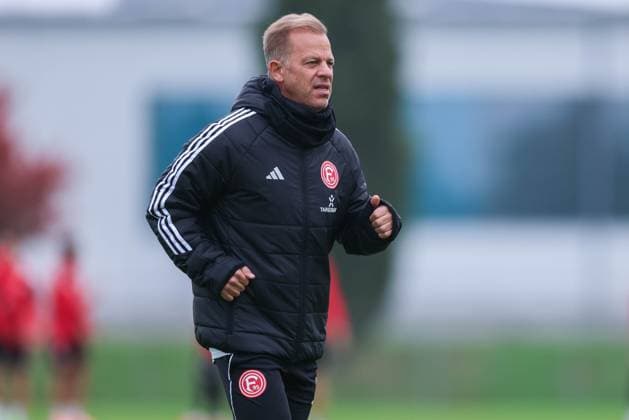 Fußball 2. Bundesliga Training Fortuna Düsseldorf am 07.10.2025 auf dem Trainingsgelände an der Merkur Spiel-Arena in Düsseldorf Markus Anfang ( Trainer Cheftrainer Düsseldorf )