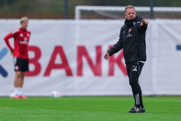 Fußball 2. Bundesliga Training Fortuna Düsseldorf am 07.10.2025 auf dem Trainingsgelände an der Merkur Spiel-Arena in Düsseldorf Markus Anfang ( Trainer Cheftrainer Düsseldorf )
