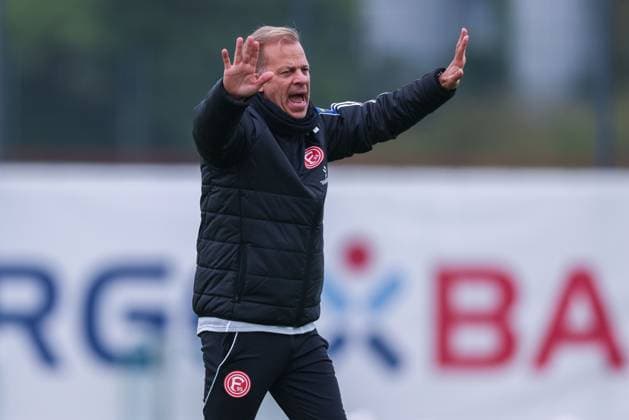 Fußball 2. Bundesliga Training Fortuna Düsseldorf am 07.10.2025 auf dem Trainingsgelände an der Merkur Spiel-Arena in Düsseldorf Markus Anfang ( Trainer Cheftrainer Düsseldorf )