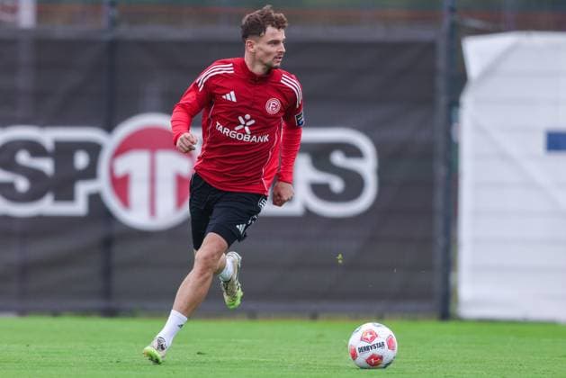 Fußball 2. Bundesliga Training Fortuna Düsseldorf am 07.10.2025 auf dem Trainingsgelände an der Merkur Spiel-Arena in Düsseldorf Moritz Heyer ( Düsseldorf )