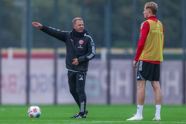Fußball 2. Bundesliga Training Fortuna Düsseldorf am 07.10.2025 auf dem Trainingsgelände an der Merkur Spiel-Arena in Düsseldorf Markus Anfang ( Trainer Cheftrainer Düsseldorf )