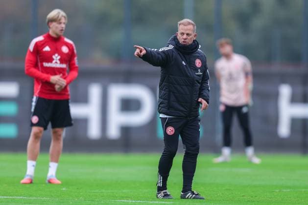 Fußball 2. Bundesliga Training Fortuna Düsseldorf am 07.10.2025 auf dem Trainingsgelände an der Merkur Spiel-Arena in Düsseldorf Markus Anfang ( Trainer Cheftrainer Düsseldorf )