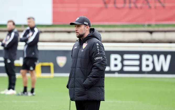 07.10.25 VfB Stuttgart Training Deutschland, Stuttgart, 07.10.2025, Fussball, Bundesliga, VfB Stuttgart Training: Sebastian Hoeneß (Trainer).